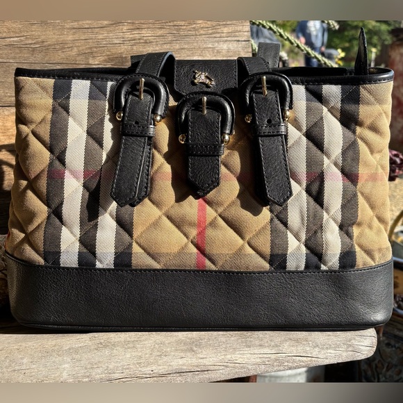Burberry House Check Quilted Tote Excellent Condition - Picture 12 of 12